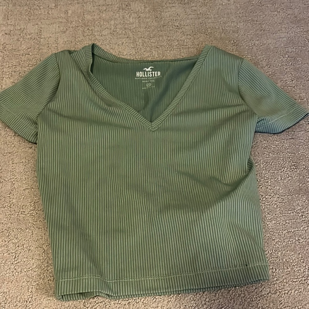 hollister baby tee XS